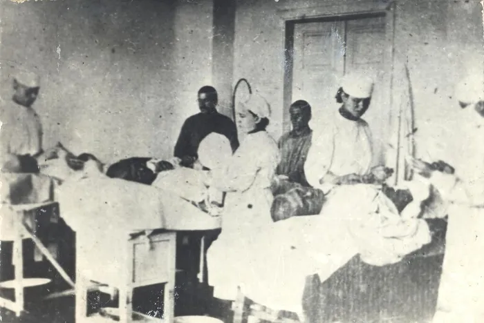 Госпиталь в Туапсе - работа в перевязочной - 1942г